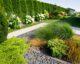 Zu sehen ist das Beitragsbild zum Beitrag mit dem Thema: Garten modern gestalten: Innovative Ideen für zeitgemäße Außenbereiche