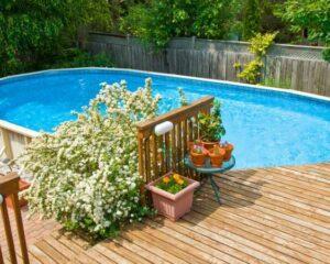 Zu sehen ist das Beitragsbild zum Beitrag mit dem Thema: Ist ein Gartenpool trotz sinkender Grundwasserspiegel moralisch noch vertretbar