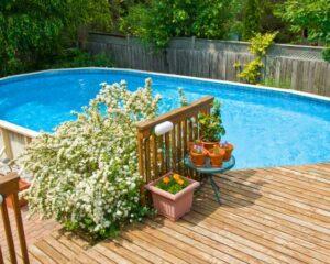 Zu sehen ist das Beitragsbild zum Beitrag mit dem Thema: Ist ein Gartenpool trotz sinkender Grundwasserspiegel moralisch noch vertretbar