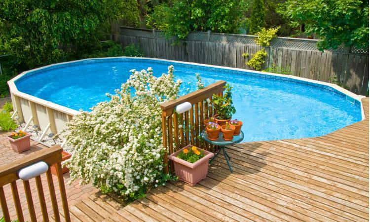 Zu sehen ist das Beitragsbild zum Beitrag mit dem Thema: Ist ein Gartenpool trotz sinkender Grundwasserspiegel moralisch noch vertretbar