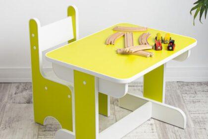 Zu sehen ist das Beitragsbild zum Beitrag mit dem Thema: Kinderstühle im Vergleich: Wichtige Kriterien für Eltern beim Kauf