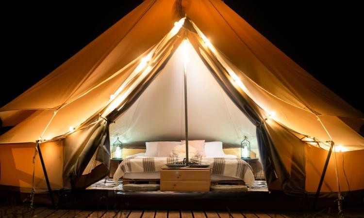 Zu sehen ist das Beitragsbild zum Beitrag mit dem Thema: Glamping